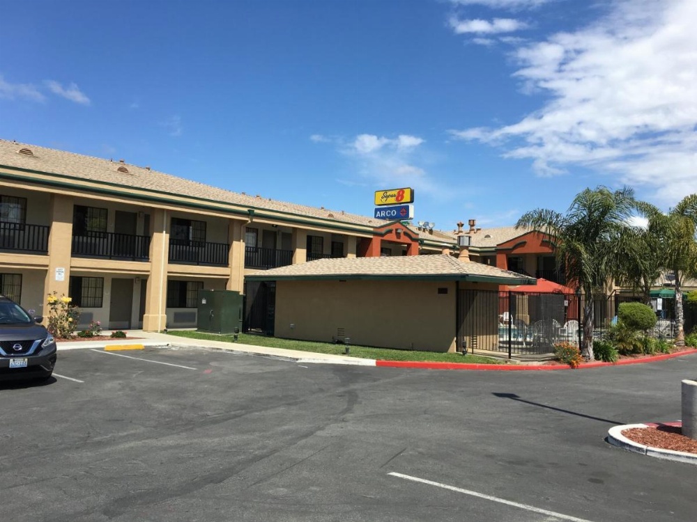 Super 8 by Wyndham Salinas Image 10
