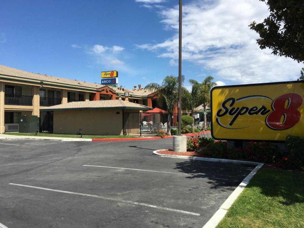 Super 8 by Wyndham Salinas Image 13
