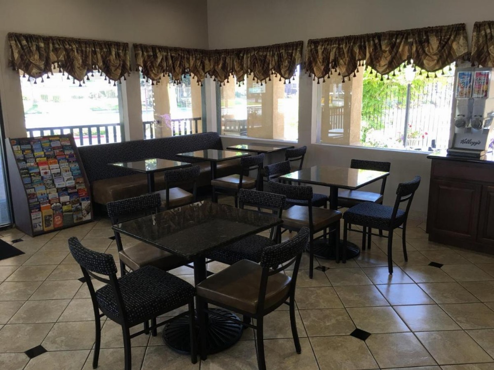 Super 8 by Wyndham Salinas Image 15