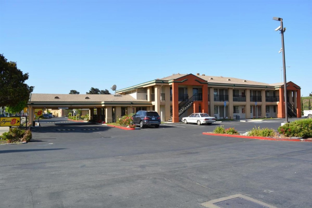 Super 8 by Wyndham Salinas Image 32