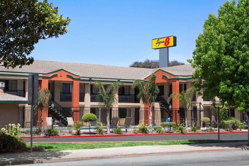 Super 8 by Wyndham Salinas