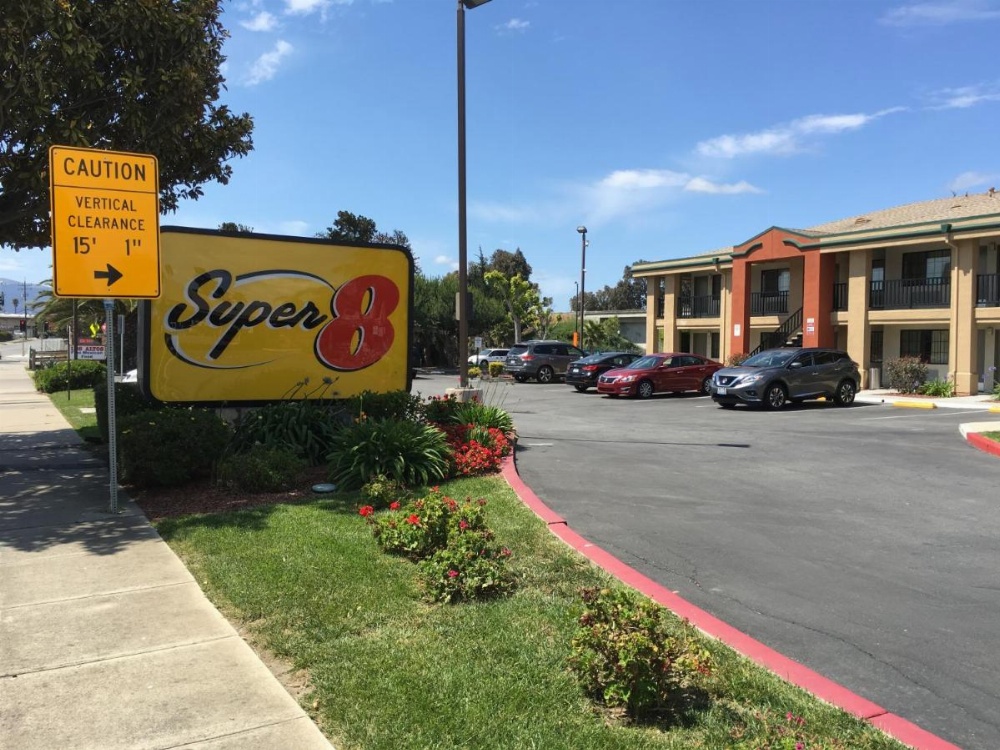 Super 8 by Wyndham Salinas